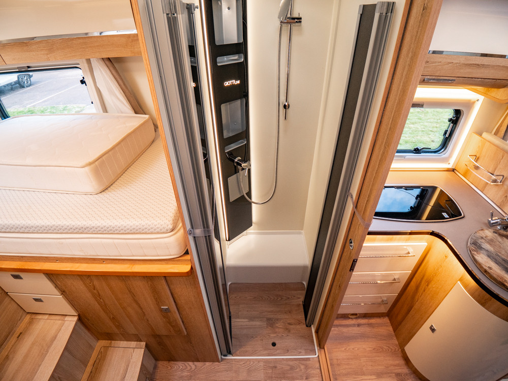 Giottiline-T 37 *B-körkort *Långbäddar *Taksäng-(2021)-2995397