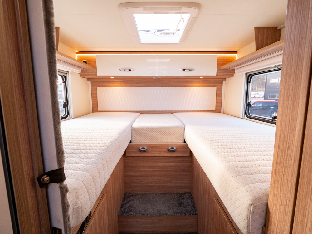 Bürstner-Lyseo 727 *Långbädd *Taksäng *Truma-(2020)