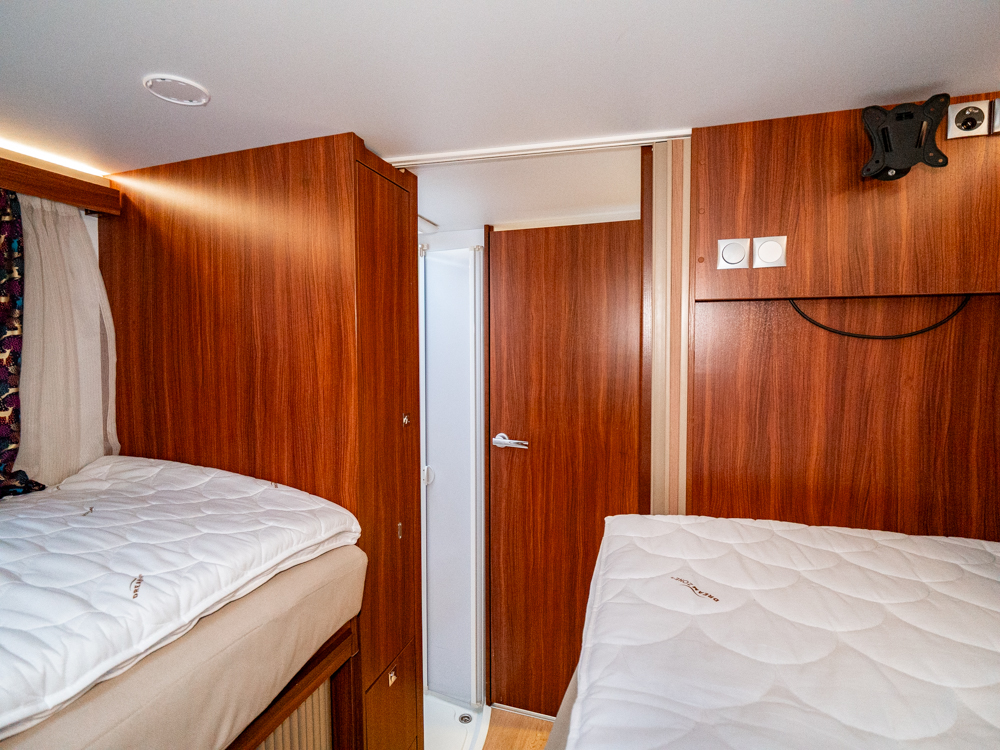 Adria-CORAL S 670 SL Platinum *Långbäddar-(2017)