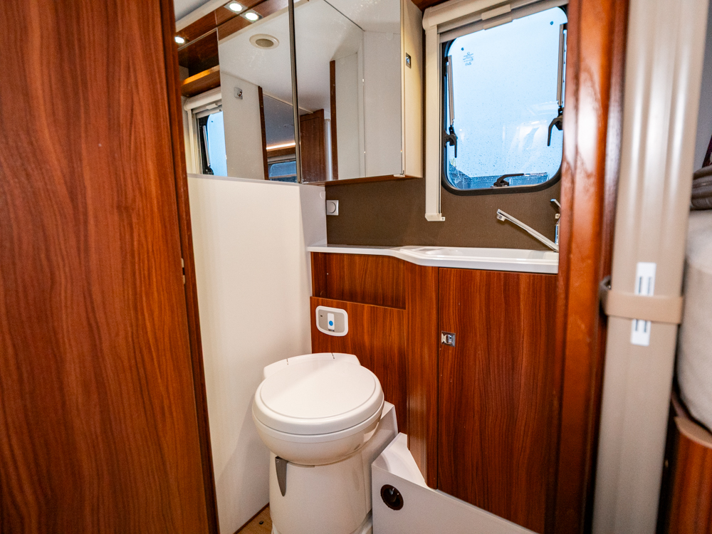 Adria-CORAL S 670 SL Platinum *Långbäddar-(2017)