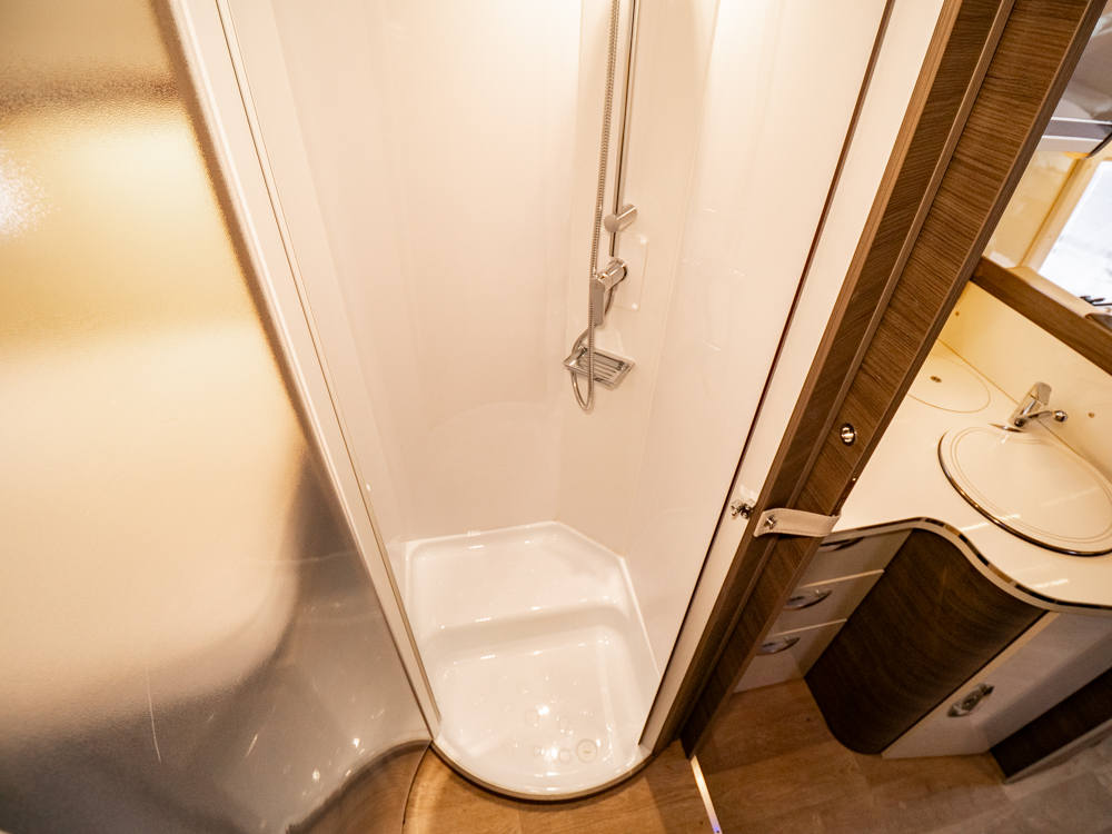 McLouis-MC4-73 *Långbäddar *Taksäng *Solcell-(2016)