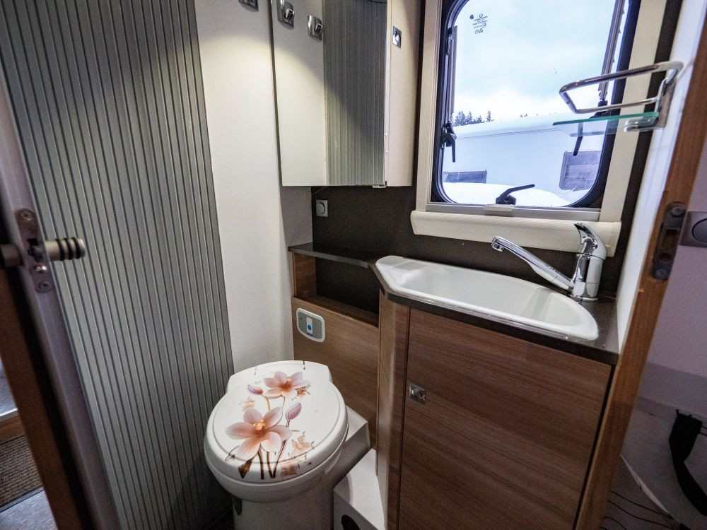 Adria-CORAL S 690SC *Queenbed *Solcell-(2013)-3019435