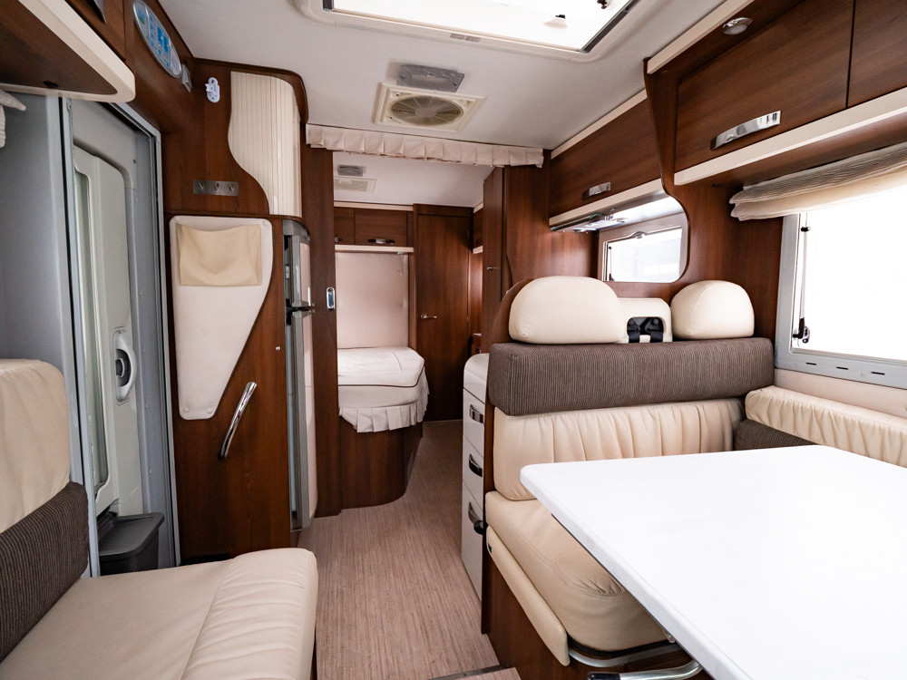 McLouis-P 700 Tandy 650 *Truma *Dubbelbädd-(2011)-3022909