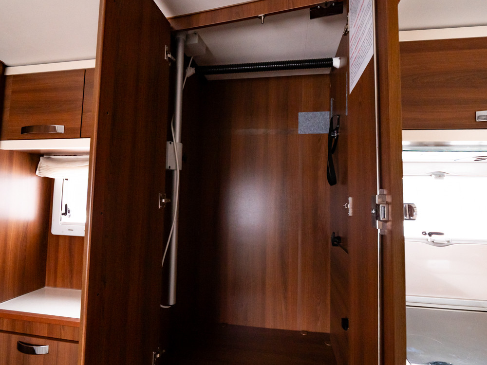 McLouis-P 700 Tandy 650 *Truma *Dubbelbädd-(2011)-3022918