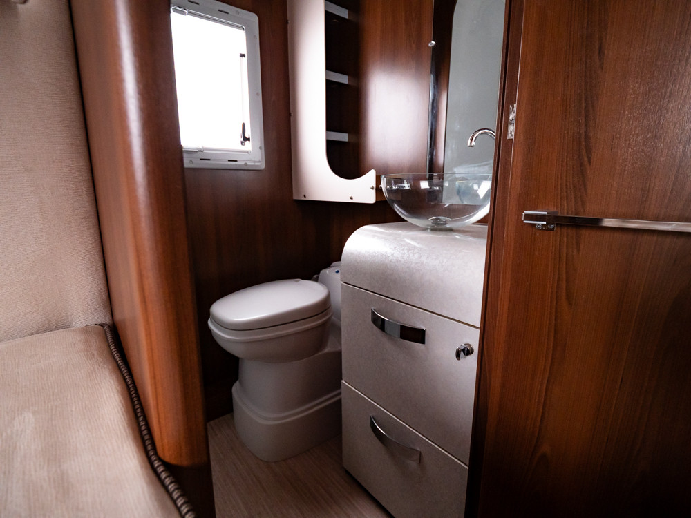 McLouis-P 700 Tandy 650 *Truma *Dubbelbädd-(2011)-3022920