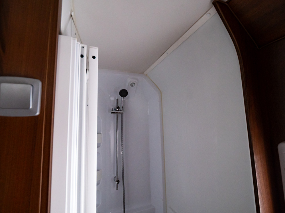 McLouis-P 700 Tandy 650 *Truma *Dubbelbädd-(2011)-3022921