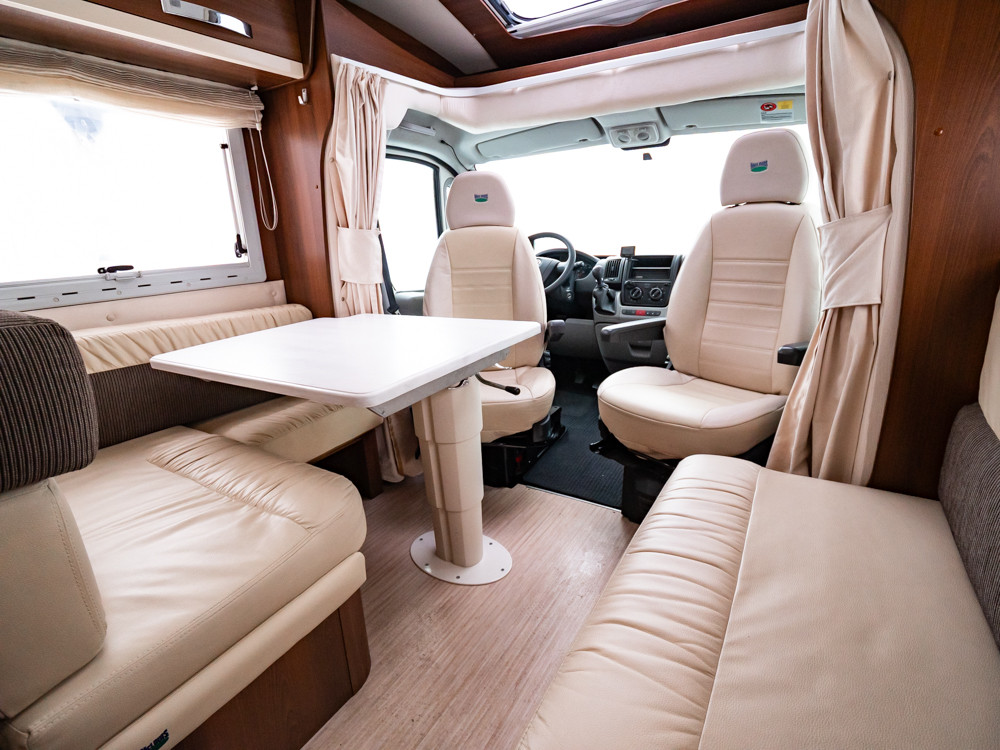 McLouis-P 700 Tandy 650 *Truma *Dubbelbädd-(2011)-3022910