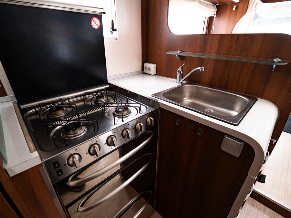 McLouis-P 700 Tandy 650 *Truma *Dubbelbädd-(2011)-3022912