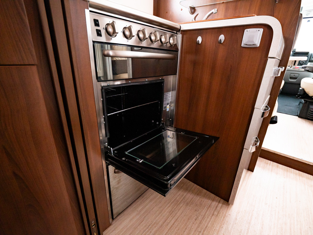 McLouis-P 700 Tandy 650 *Truma *Dubbelbädd-(2011)-3022913