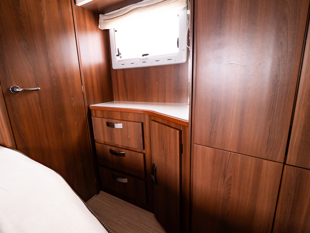 McLouis-P 700 Tandy 650 *Truma *Dubbelbädd-(2011)-3022917