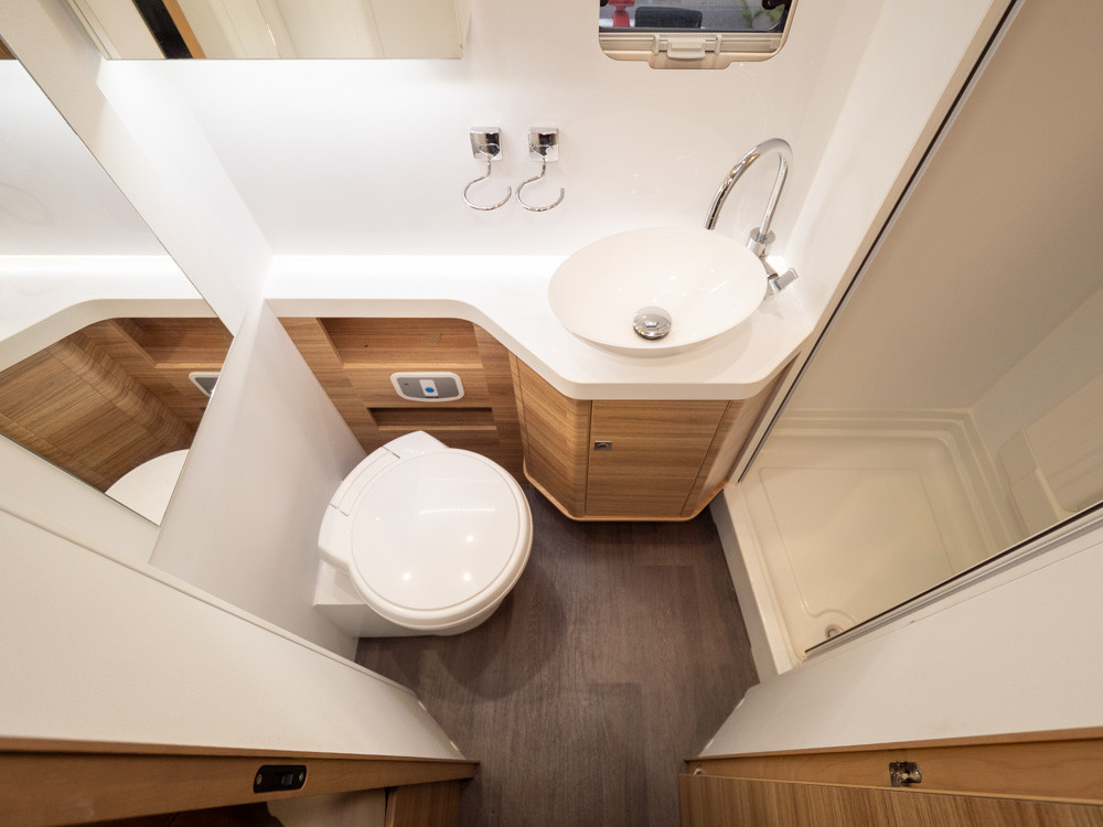 Adria-SONIC I 700 SLT *Långbäddar *Automat *ALDE-(2018)-3020936