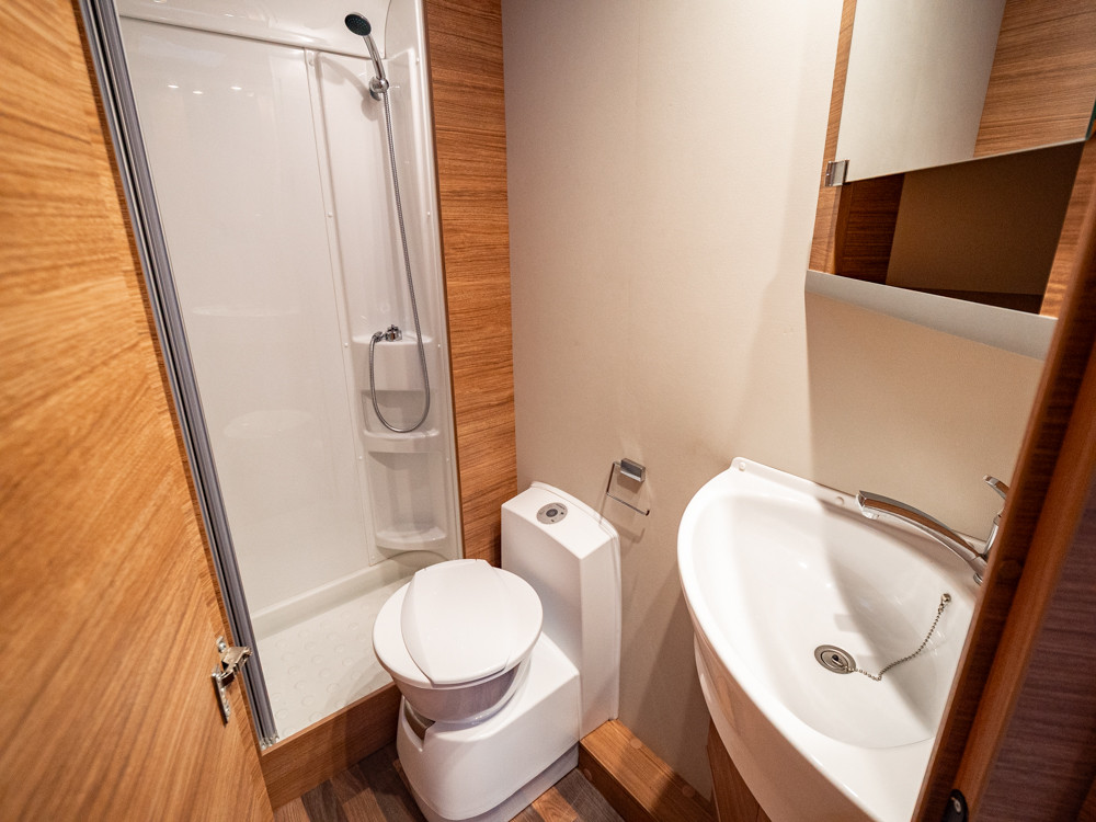 Weinsberg-Caracore 650 MF *Automat *3500kg *Solcell-(2021)-3018031