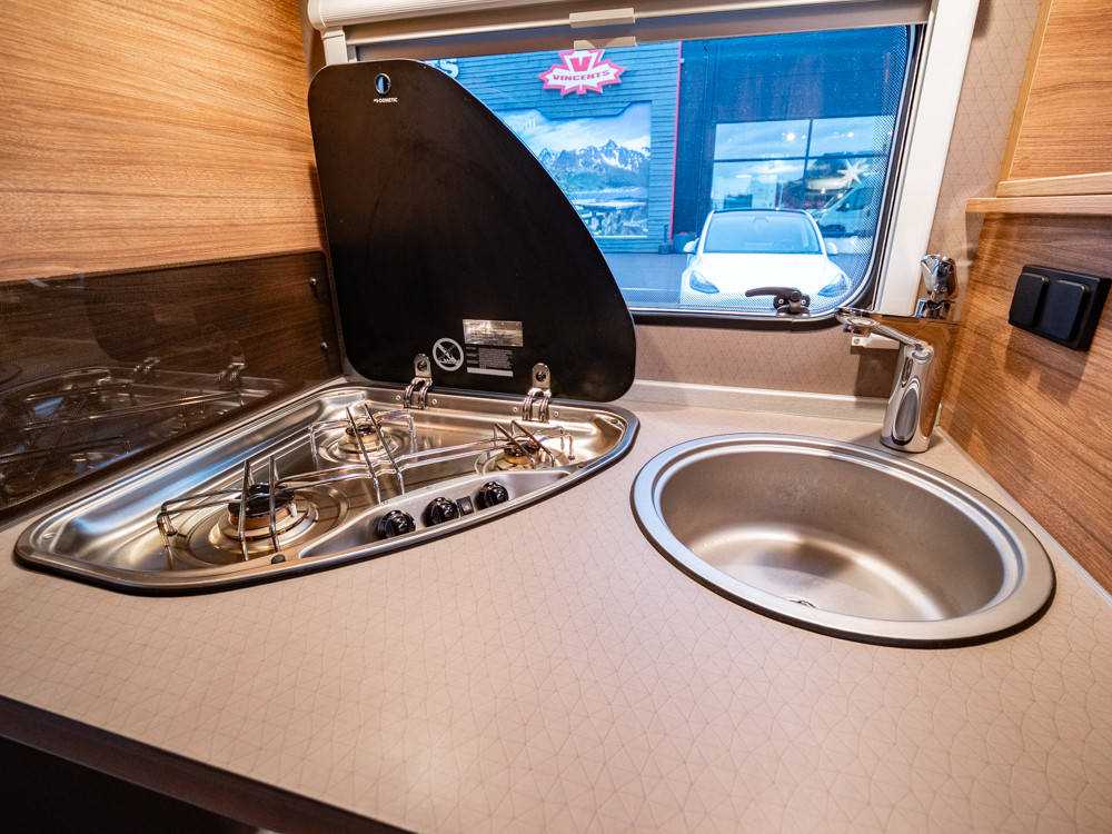 Weinsberg-Caracore 650 MF *Automat *3500kg *Solcell-(2021)-3018024