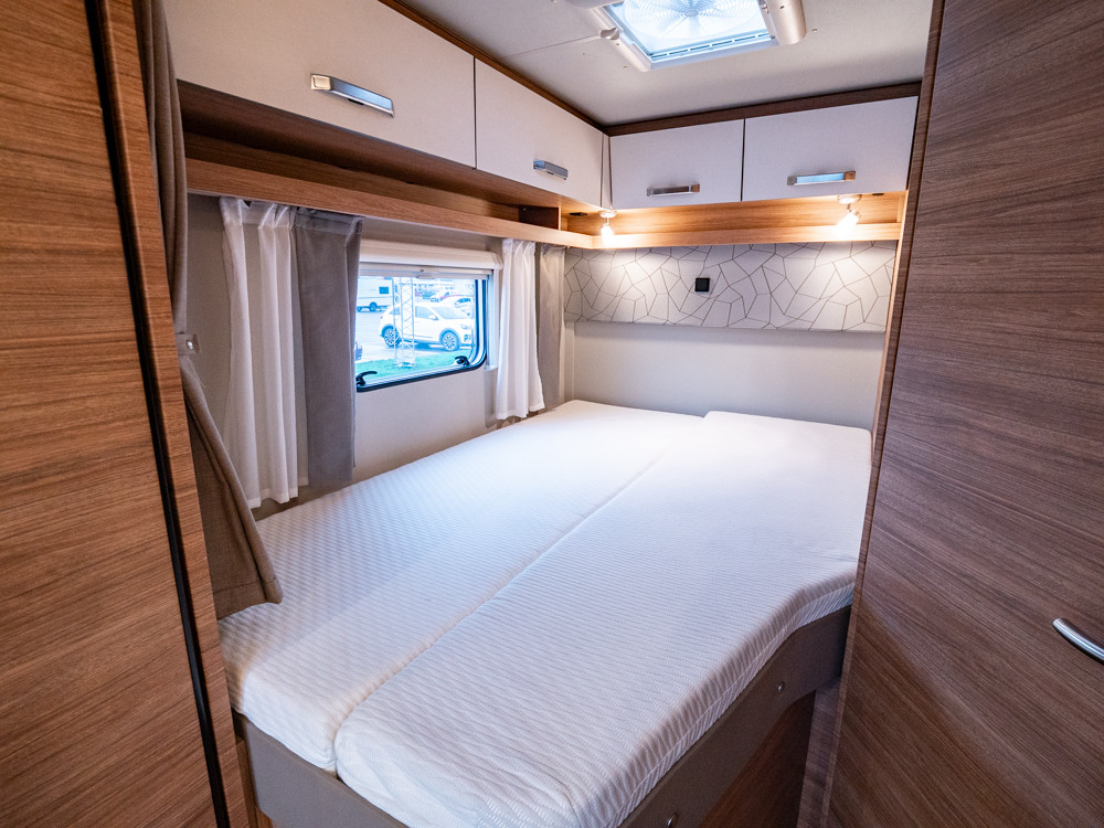 Weinsberg-Caracore 650 MF *Automat *3500kg *Solcell-(2021)-3018026