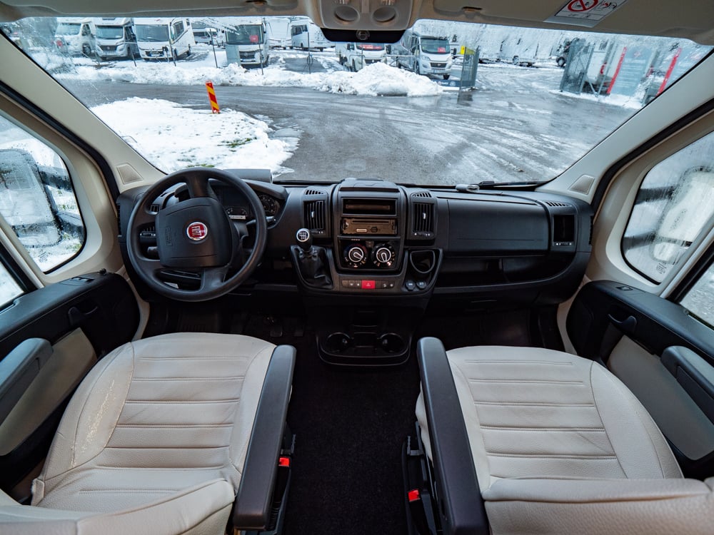 McLouis-MC4-73 *Långbäddar *Taksäng *Solcell-(2016)