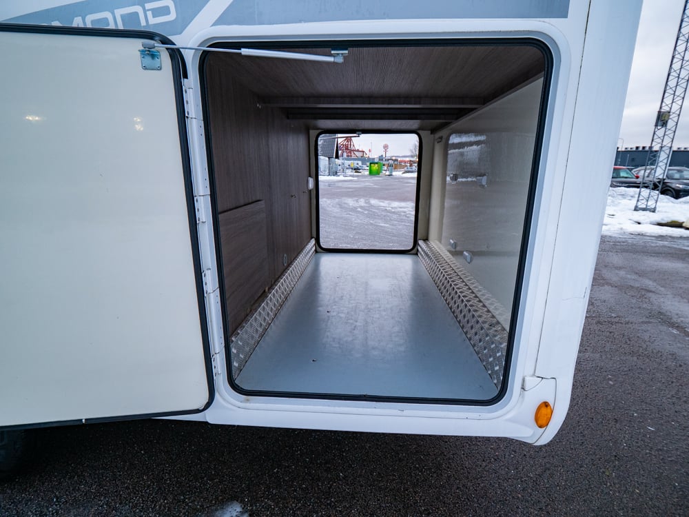 McLouis-MC4-73 *Långbäddar *Taksäng *Solcell-(2016)