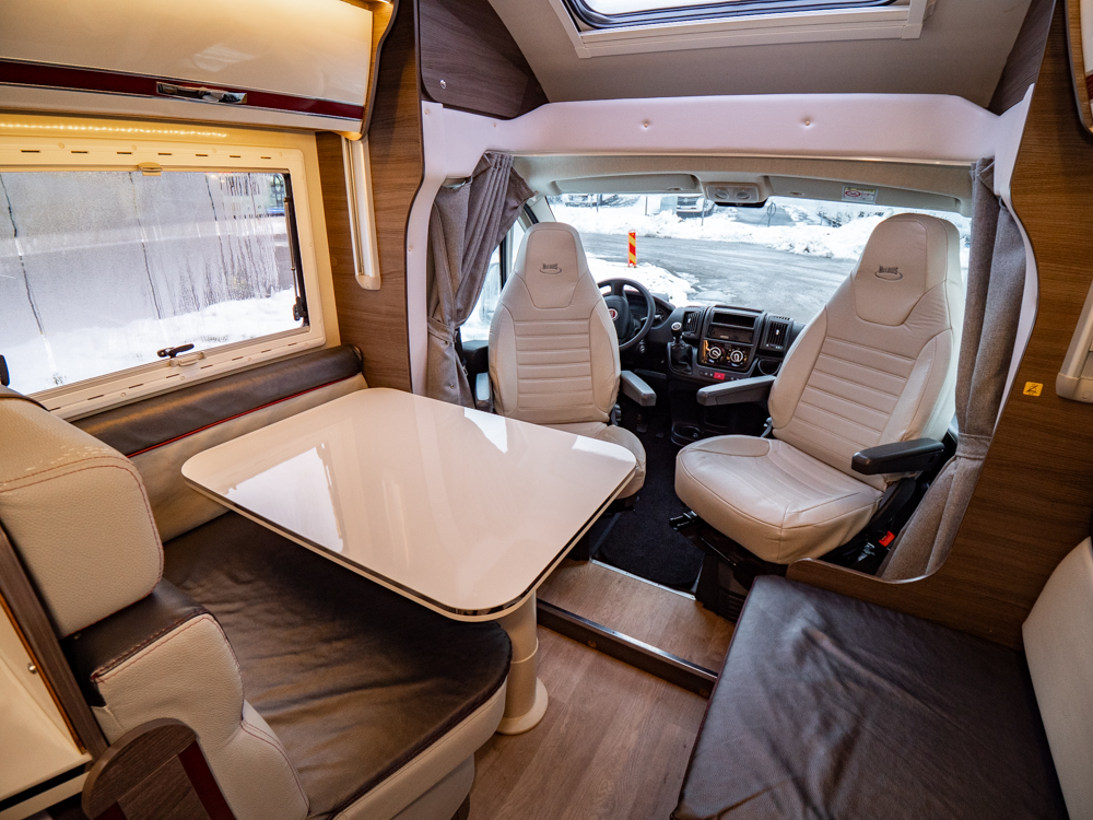 McLouis-MC4-73 *Långbäddar *Taksäng *Solcell-(2016)