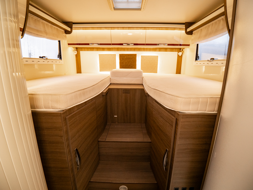 McLouis-MC4-73 *Långbäddar *Taksäng *Solcell-(2016)