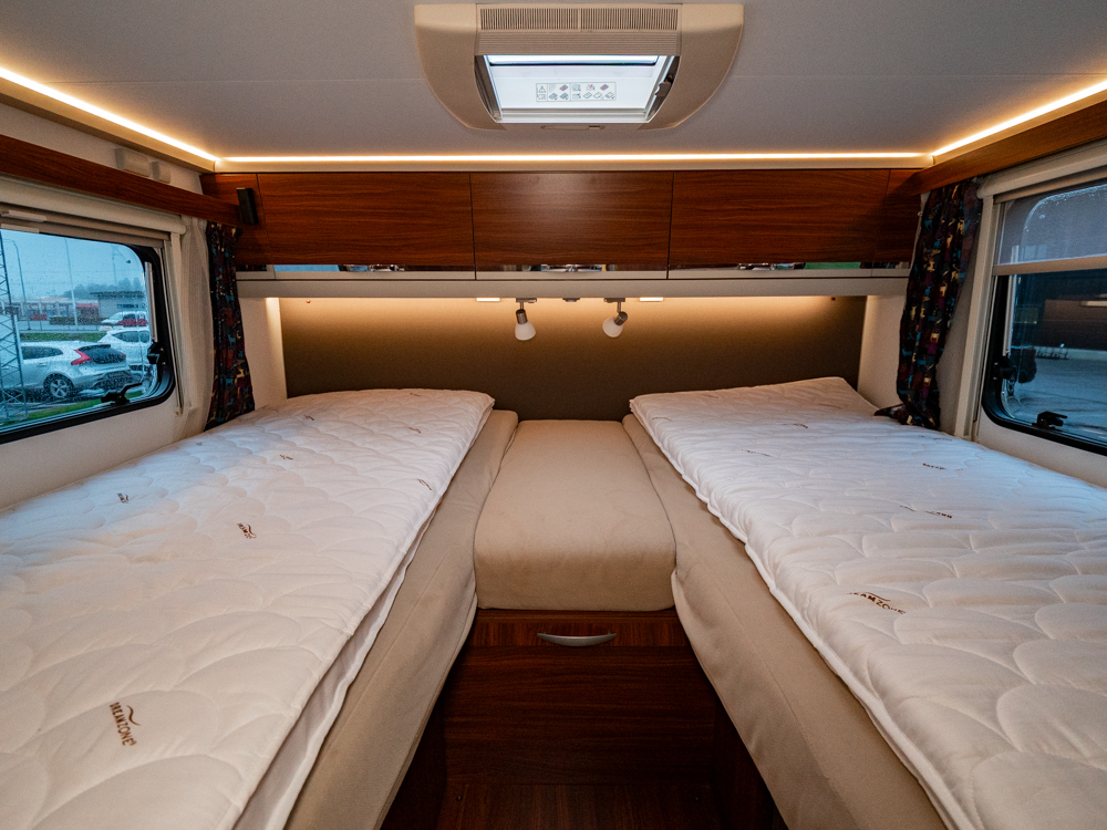 Adria-CORAL S 670 SL Platinum *Långbäddar-(2017)