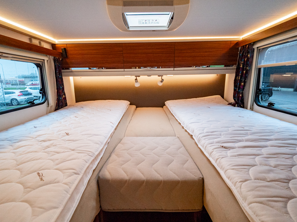 Adria-CORAL S 670 SL Platinum *Långbäddar-(2017)