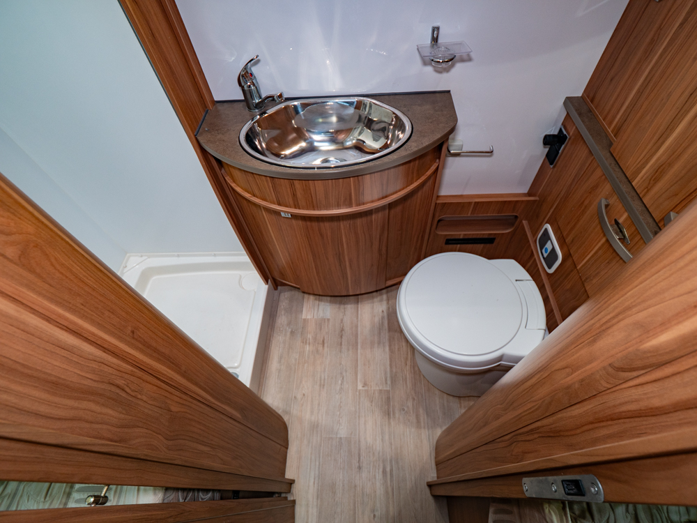 Pilote-I 742 J *Automat *Långbäddar *ALDE-(2014)