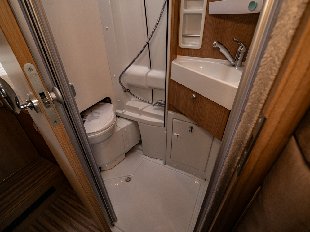 Malibu Carthago-VAN 640 LE *Långbäddar *Solcell-(2017)