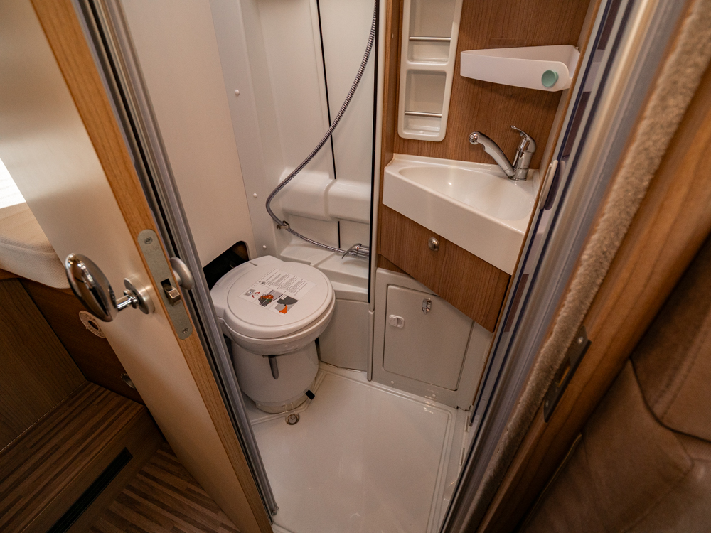 Malibu Carthago-VAN 640 LE *Långbäddar *Solcell-(2017)