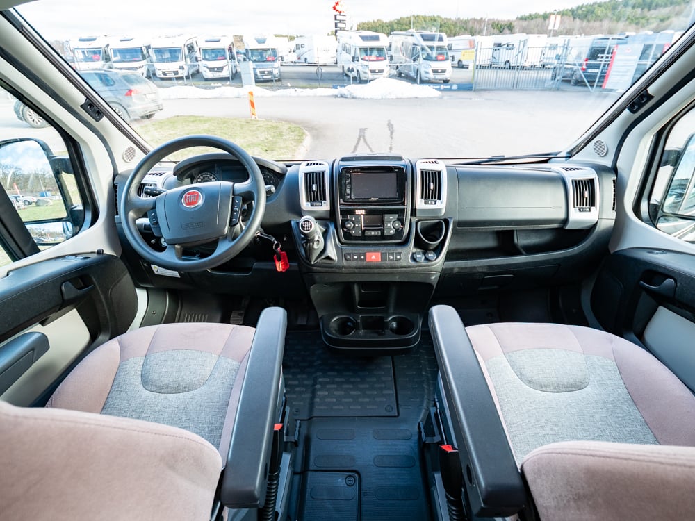 Malibu Carthago-VAN 640 LE *Långbäddar *Solcell-(2017)