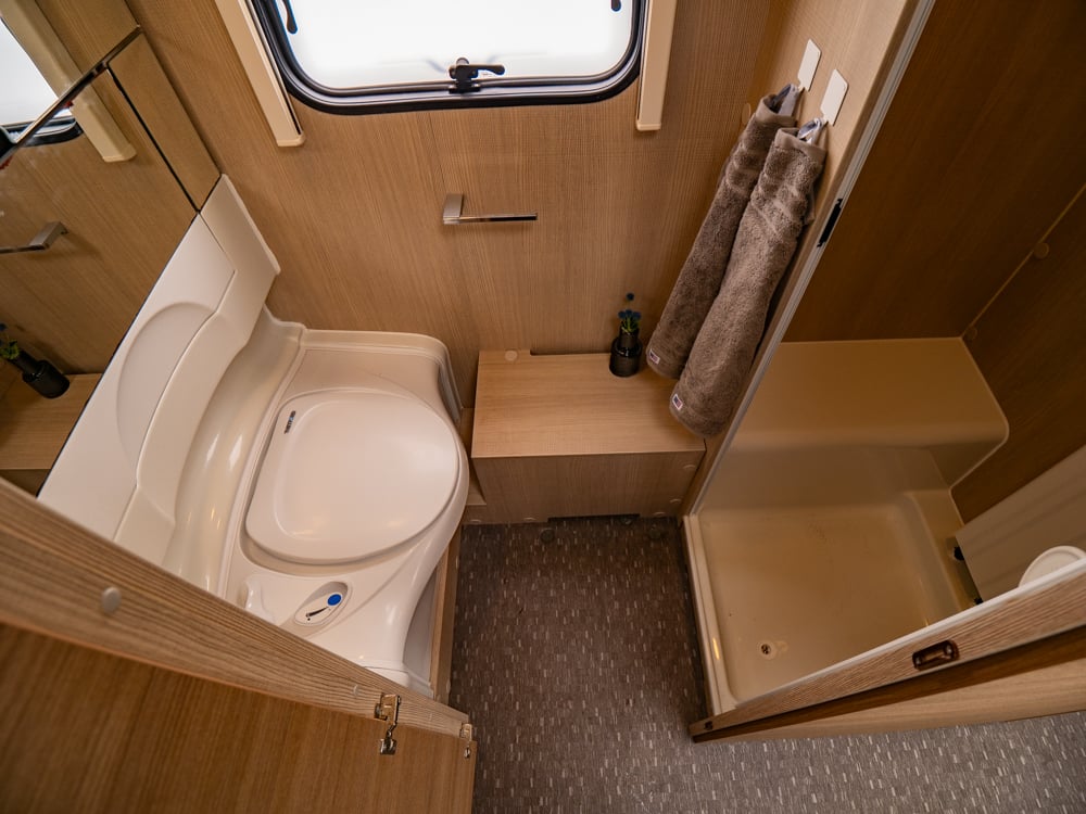 Adria-ADORA 573 UL *Långbäddar *Förtält *ALDE-(2015)