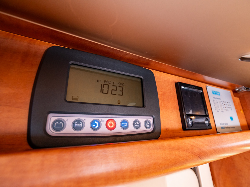 Carthago-CHIC C-LINE XL 5.5 LE *Solcell *Kamkedja *Alde-(2015)-3059700