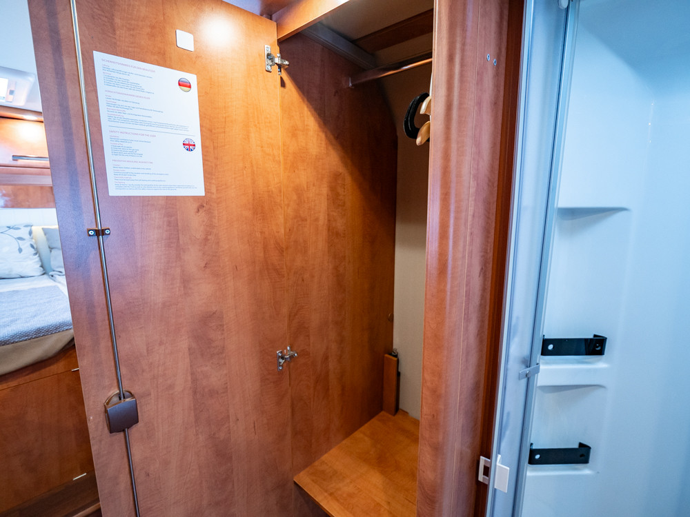 Carthago-CHIC C-LINE XL 5.5 LE *Solcell *Kamkedja *Alde-(2015)-3059701