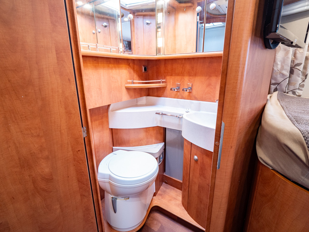 Carthago-CHIC C-LINE XL 5.5 LE *Solcell *Kamkedja *Alde-(2015)-3059707