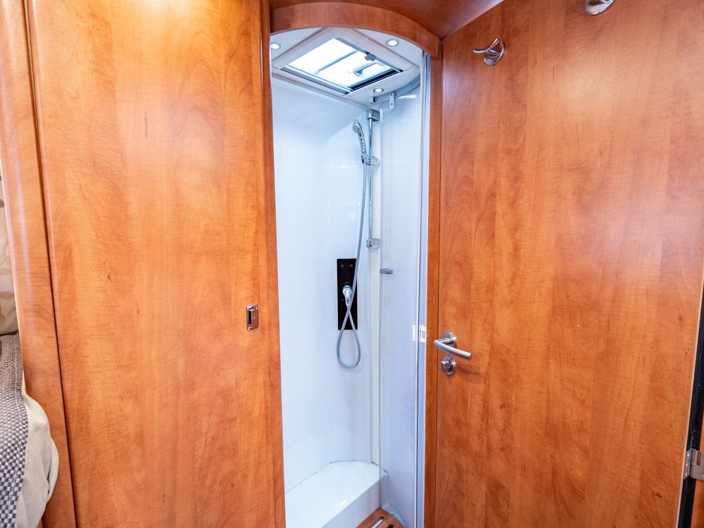 Carthago-CHIC C-LINE XL 5.5 LE *Solcell *Kamkedja *Alde-(2015)-3059708