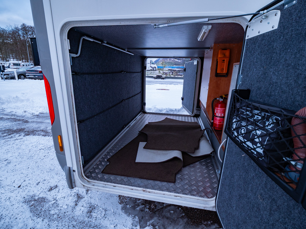 Carthago-CHIC C-LINE XL 5.5 LE *Solcell *Kamkedja *Alde-(2015)-3059714