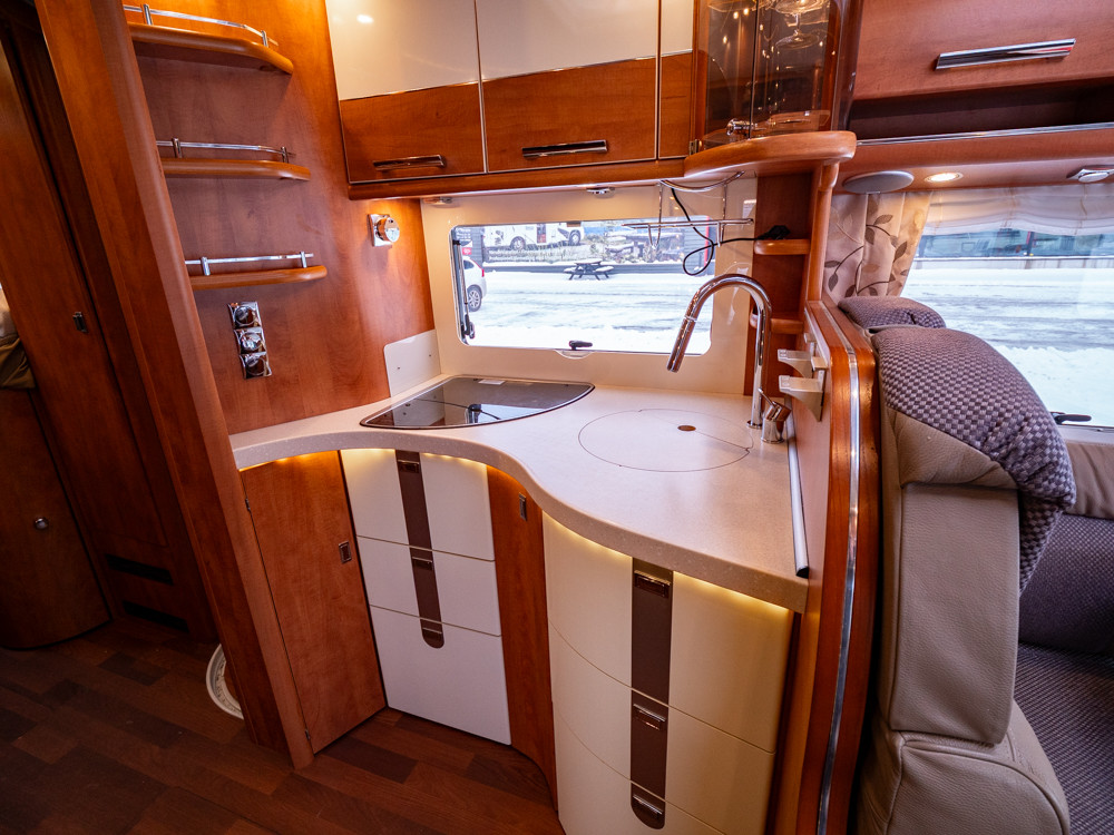 Carthago-CHIC C-LINE XL 5.5 LE *Solcell *Kamkedja *Alde-(2015)-3059689