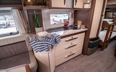 Hobby-560 UL PRESTIGE *Barnkammare *Truma-(2016)-3057817