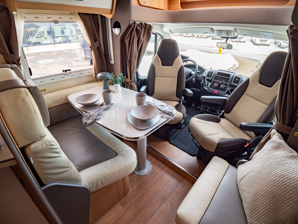 McLouis-MC4 379 *Queenbädd *Truma-(2020)-3060901