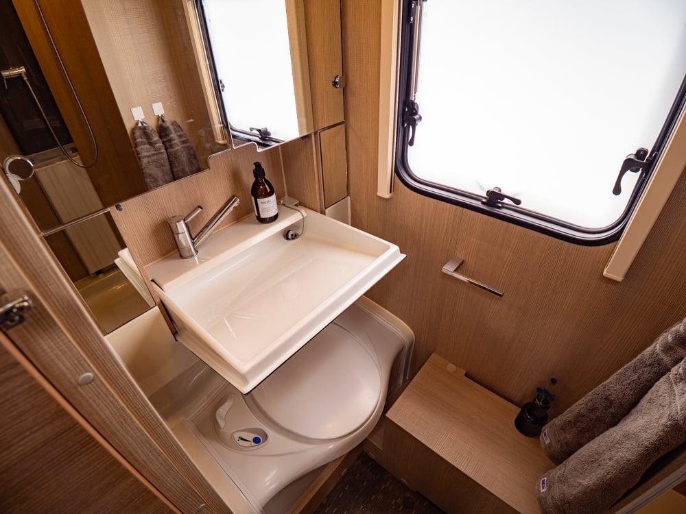 Adria-ADORA 573 UL *Långbäddar *Förtält *ALDE-(2015)