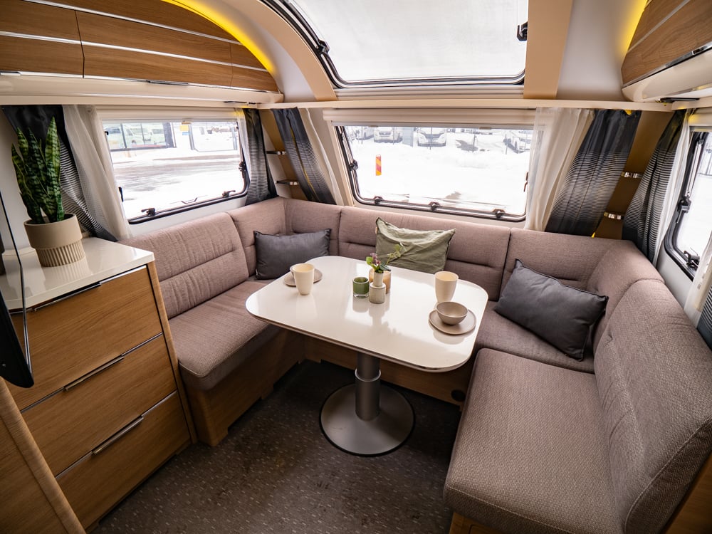 Adria-ADORA 573 UL *Långbäddar *Förtält *ALDE-(2015)