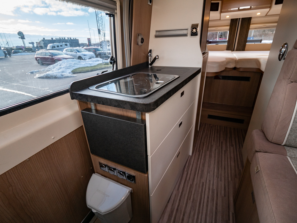 Malibu Carthago-VAN 640 LE *Långbäddar *Solcell-(2017)