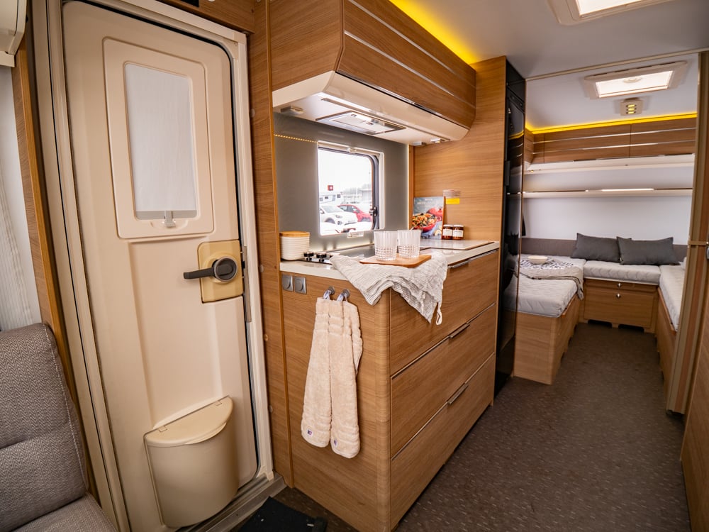 Adria-ADORA 573 UL *Långbäddar *Förtält *ALDE-(2015)