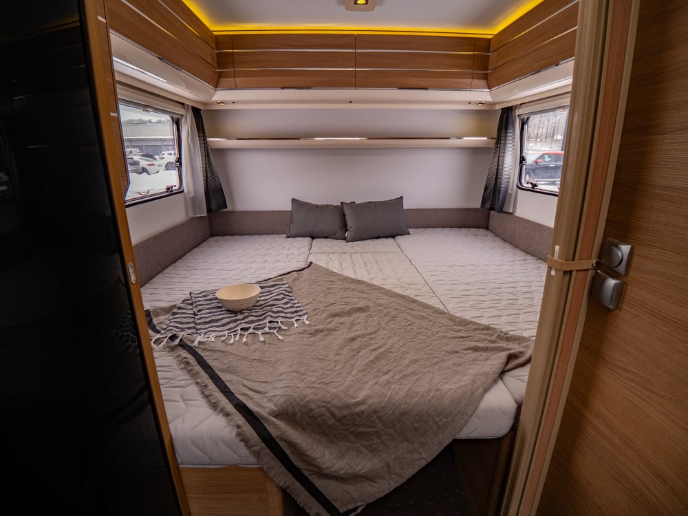 Adria-ADORA 573 UL *Långbäddar *Förtält *ALDE-(2015)