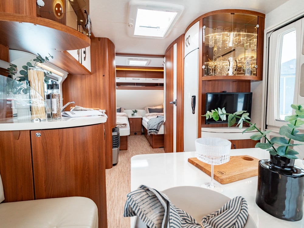 Hobby-560 LU EXCELLENT-(2015)-3066638