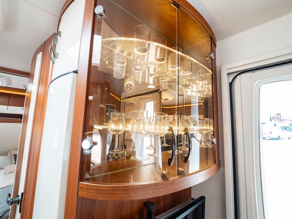 Hobby-560 LU EXCELLENT-(2015)-3066647