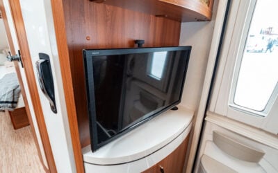 Hobby-560 LU EXCELLENT-(2015)-3066648