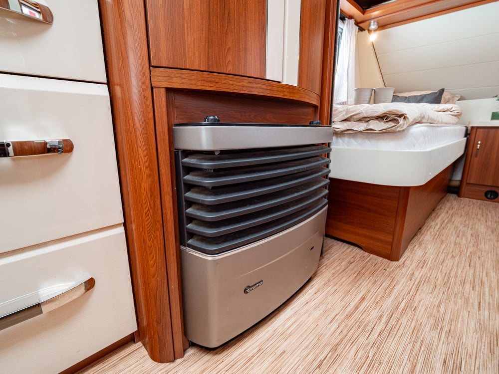 Hobby-560 LU EXCELLENT-(2015)-3066650