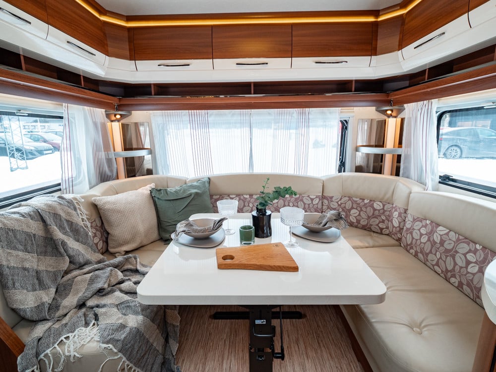 Hobby-560 LU EXCELLENT-(2015)-3066639