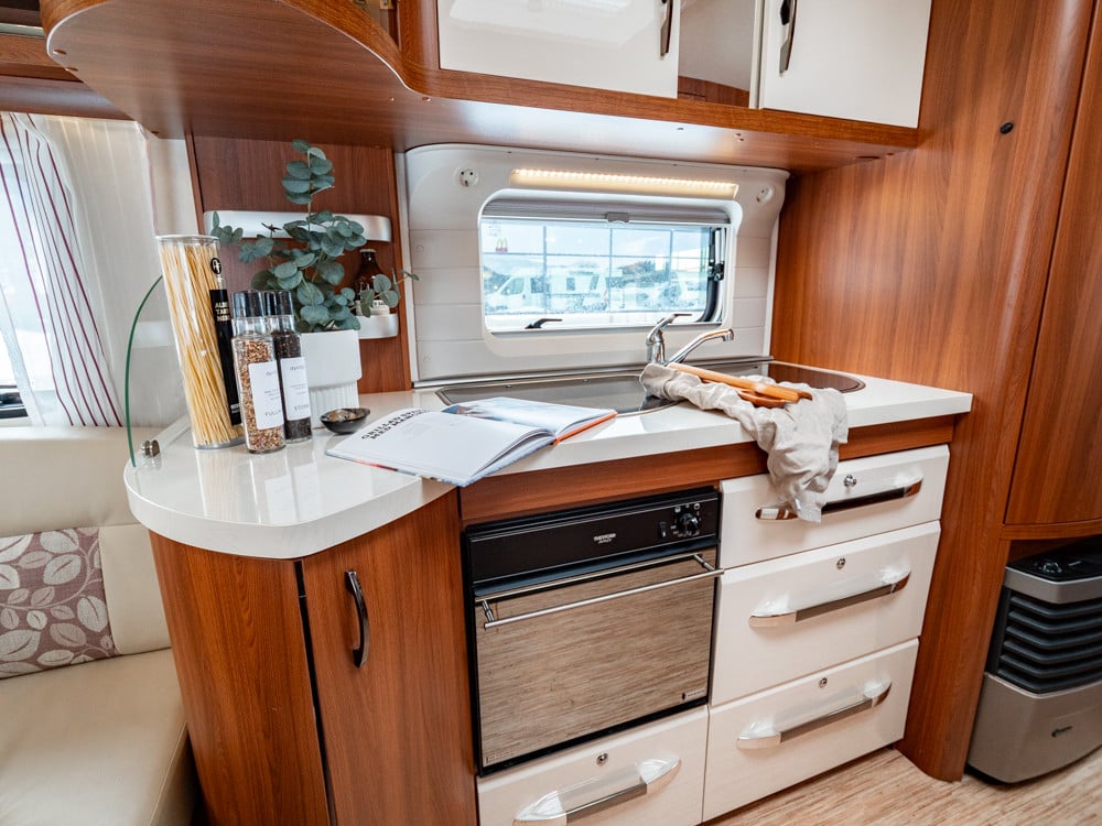 Hobby-560 LU EXCELLENT-(2015)-3066641