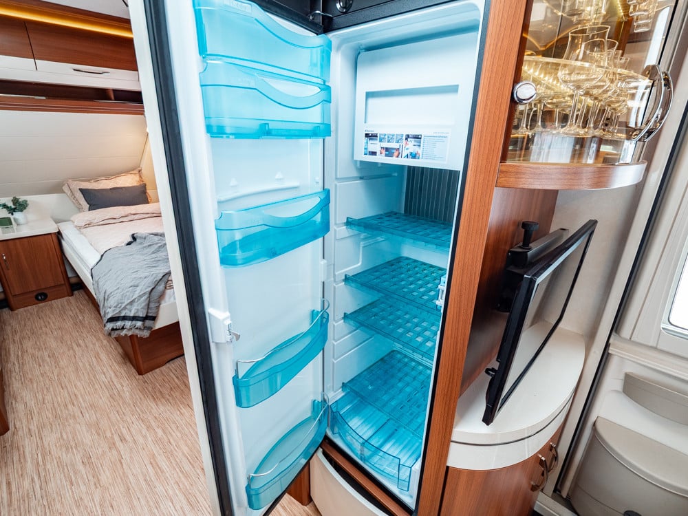 Hobby-560 LU EXCELLENT-(2015)-3066643