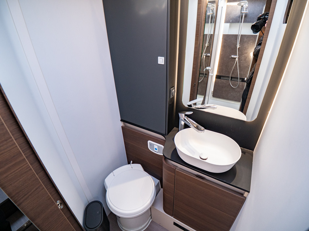 Adria-MATRIX MB 670 SL *Hydrauliska stödben *AC *ALDE-(2023)-3078485